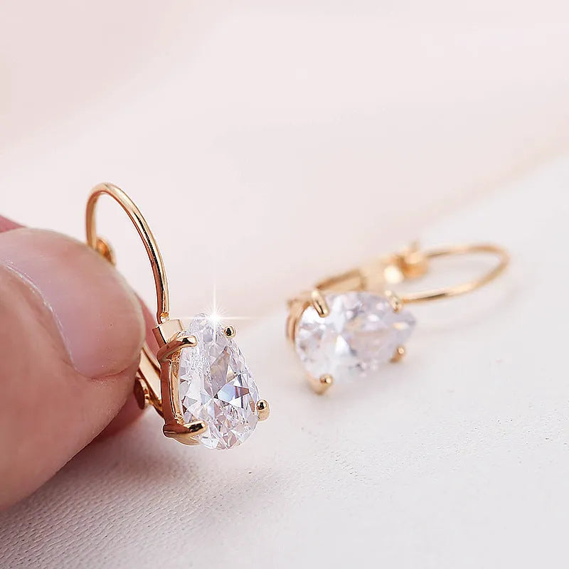 Drop-shaped women's fashion earrings with gold or platinum plating on a copper base.