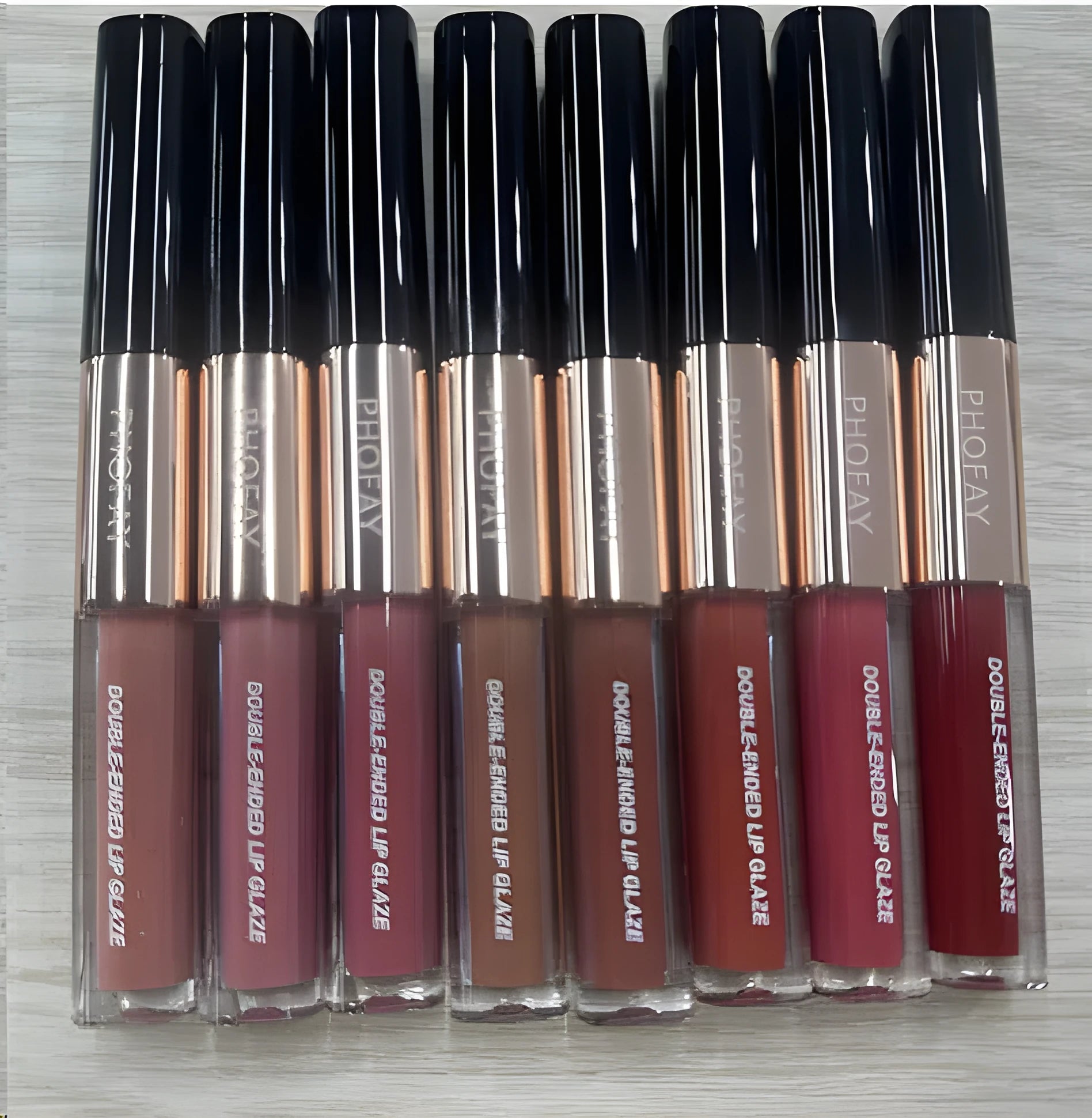 C-L021 double-head lip gloss with pointed tip and blending sponge in matte finish