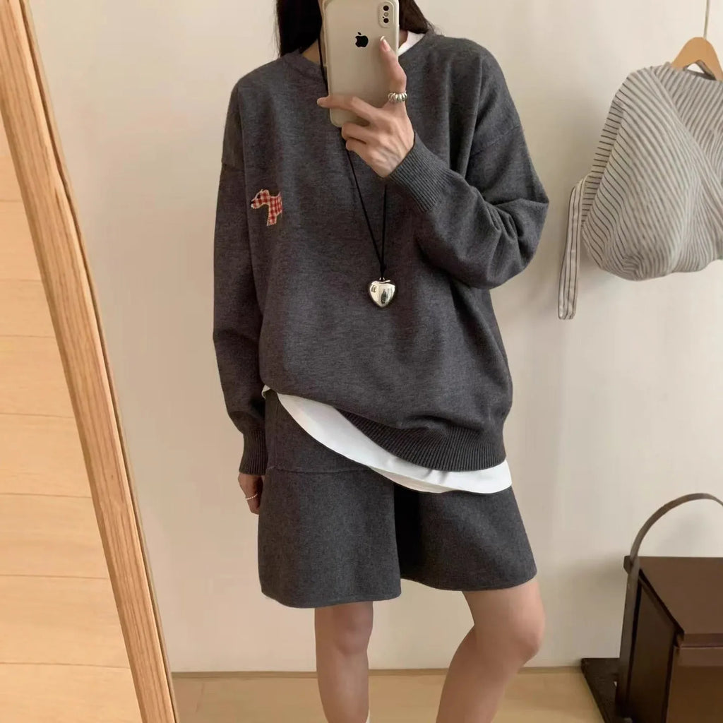 Women's knitted sweater and shorts set with animal embroidery in imitation cashmere fabric