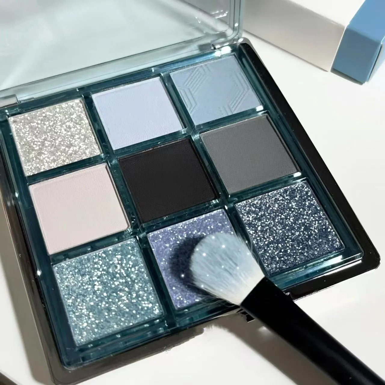 MUGELEEN nine-colour eye shadow palette 08 showing matte and shimmer shades including smoked blue.