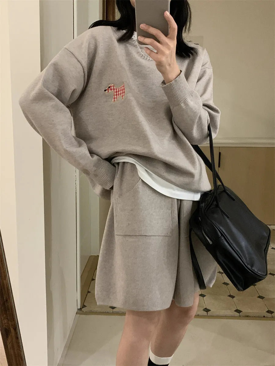 Women's knitted sweater and shorts set with animal embroidery in imitation cashmere fabric