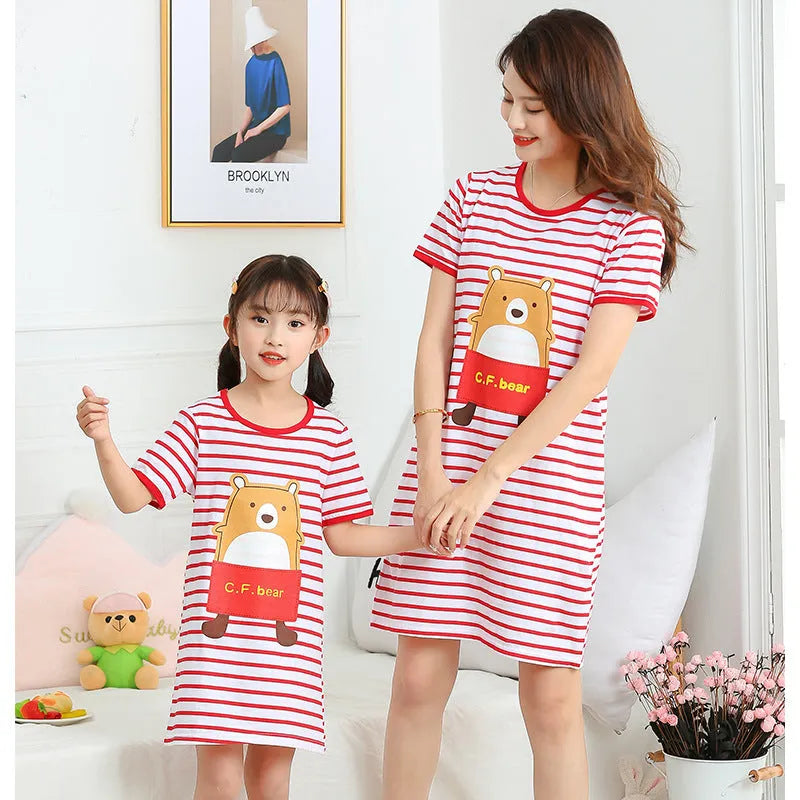 Children's purified cotton short sleeve nightdress in pink with strawberry print for summer