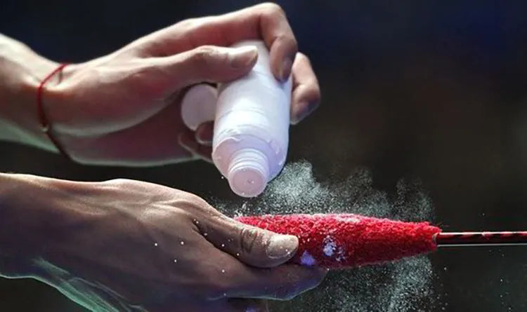 White sports anti-slip magnesium powder for badminton tennis weightlifting grip enhancement