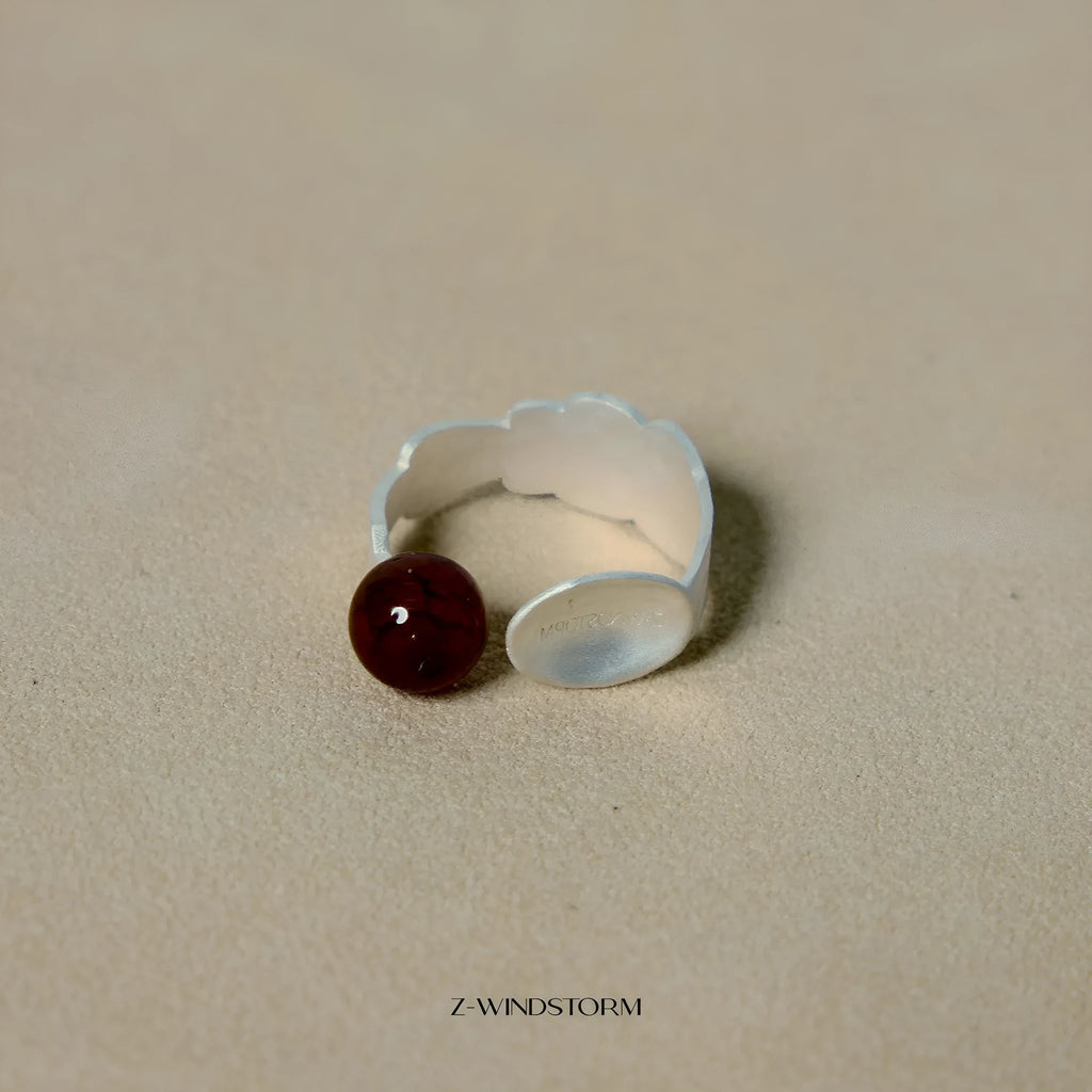 Small round stewed pork bracelet and ring jewellery set with diamond motifs