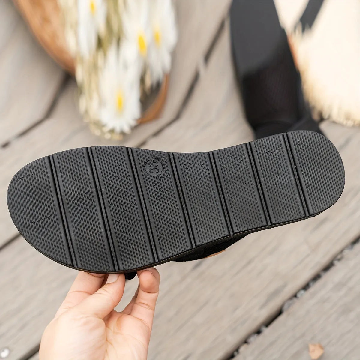 Summer outdoor women's breathable mesh slippers in black with plastic sole