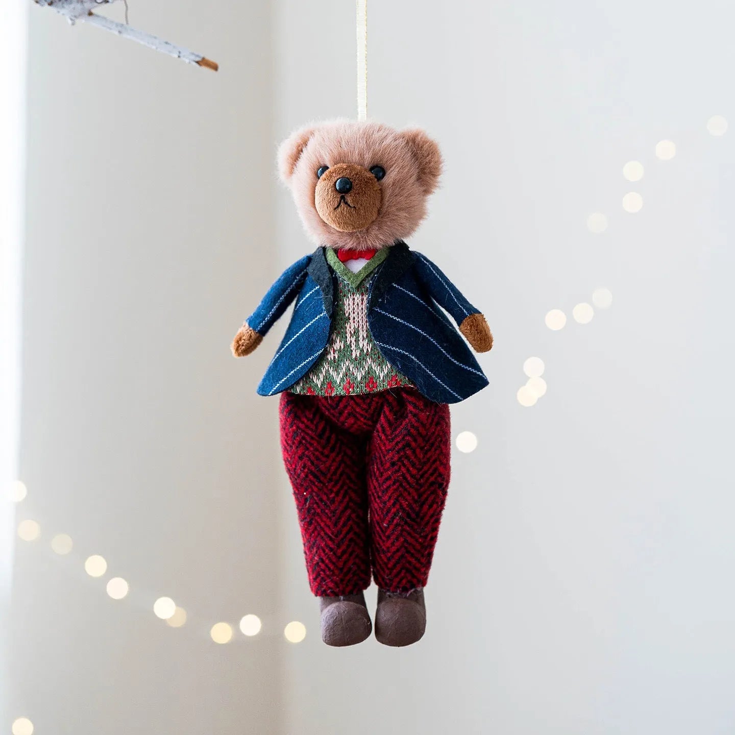 Cartoon-style cloth plush bear doll, available in gentleman bear or princess bear colour options.