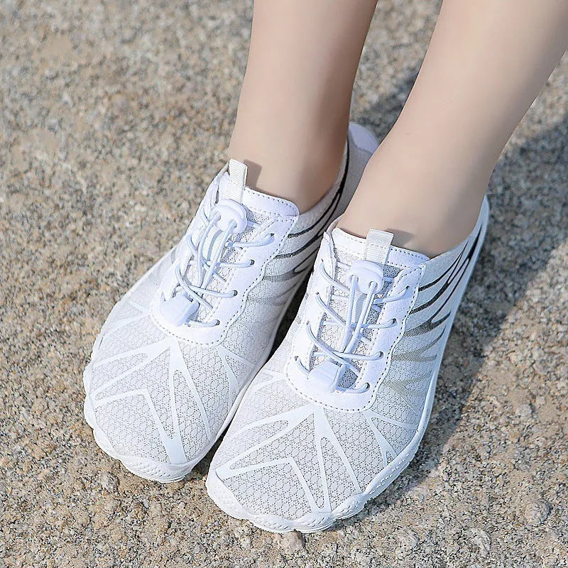 Breathable non-slip sports running shoes in casual low-top design with lace-up front