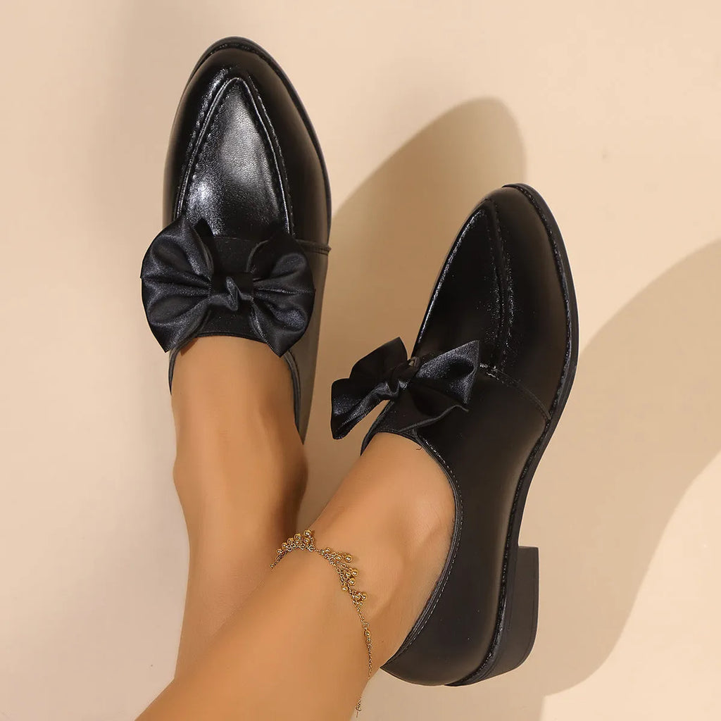Women's leather-style shoes with bow decoration on PU upper and rubber sole