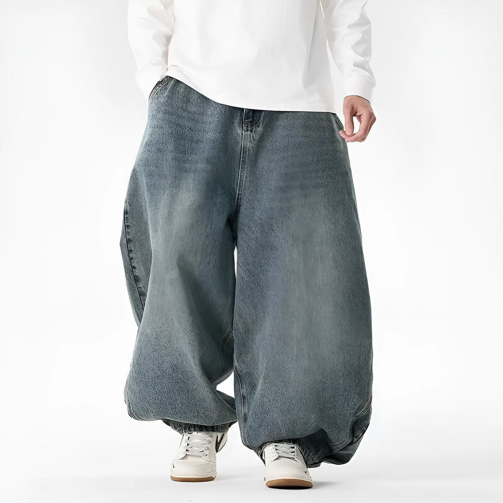 Men's plus-size baggy jeans in light blue denim with straight legs and low waist.