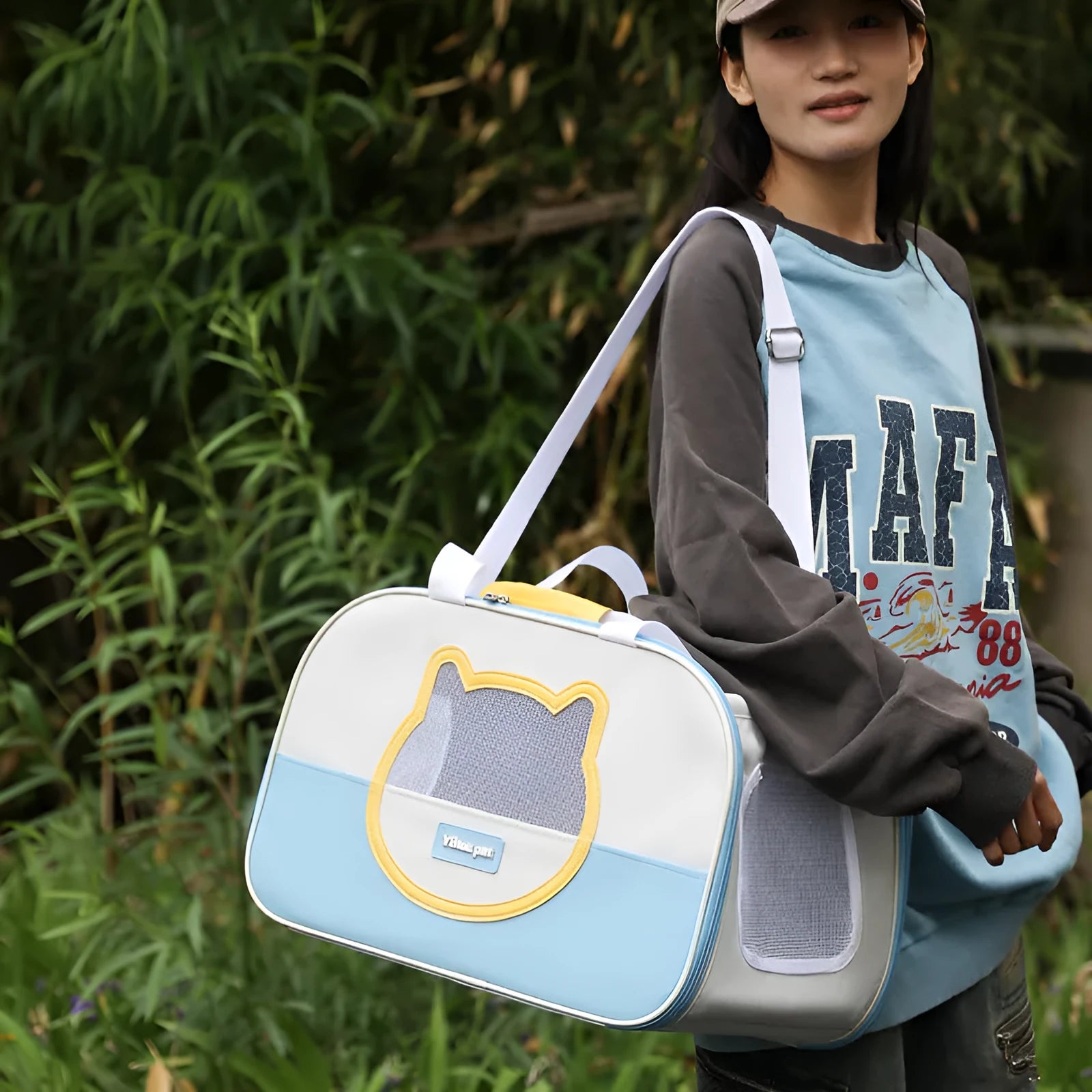 Outdoor portable foldable cat backpack in Oxford cloth, showing large capacity and breathable design.