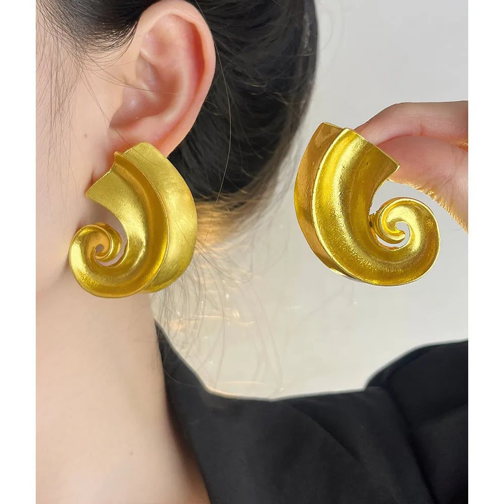 Retro geometric ear studs in gold and silver colours with 5cm size and electroplated finish