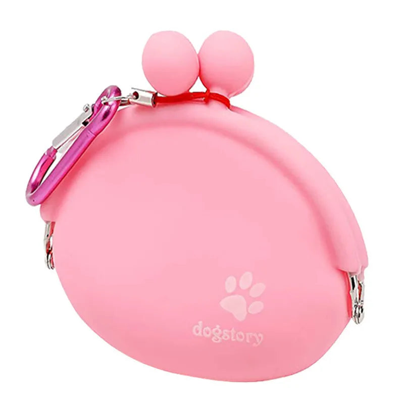 Silicone pet training treat pouch with hook-and-loop closure measuring 9 by 9.5 centimetres
