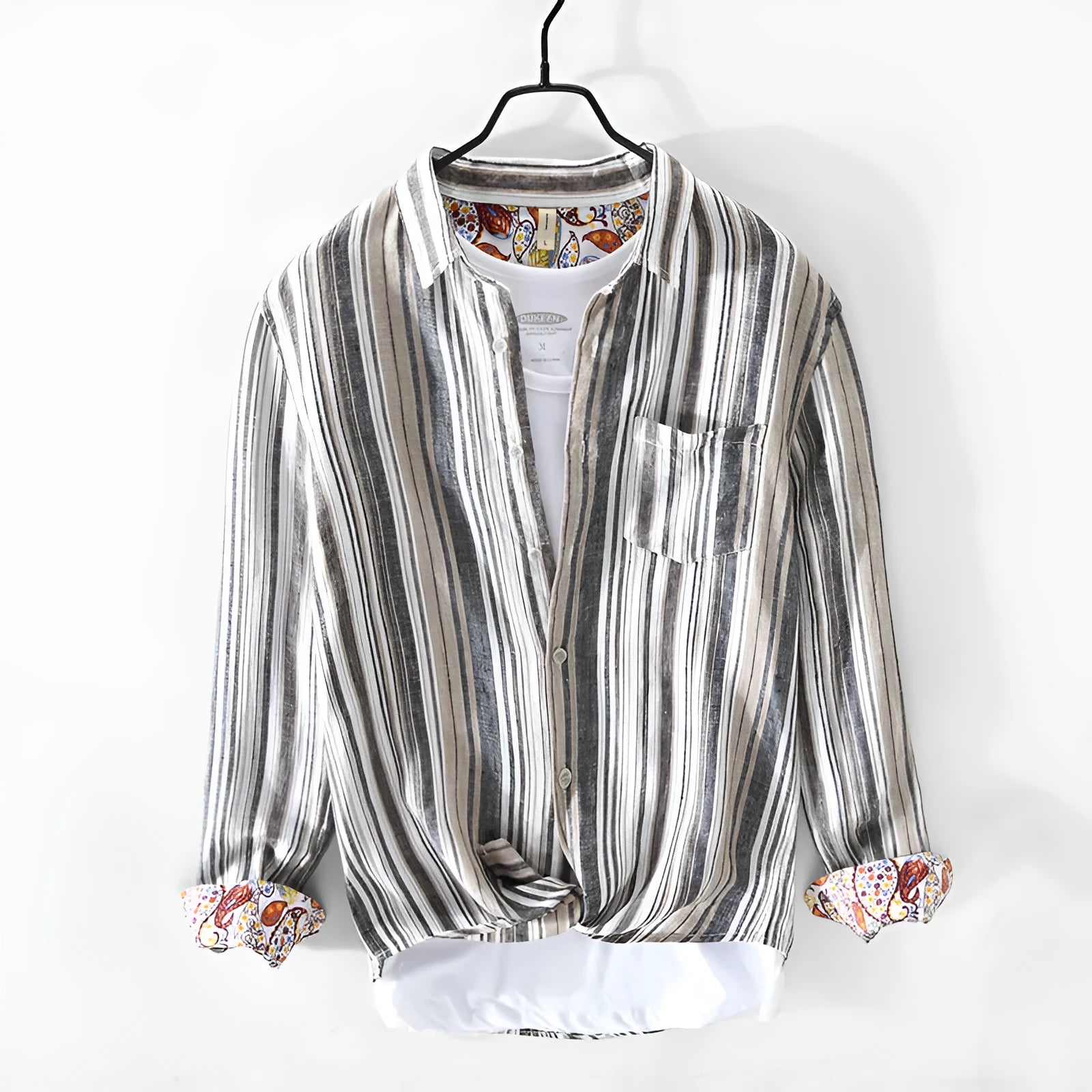 Men's striped linen shirt in loose fit with long sleeves for casual summer wear