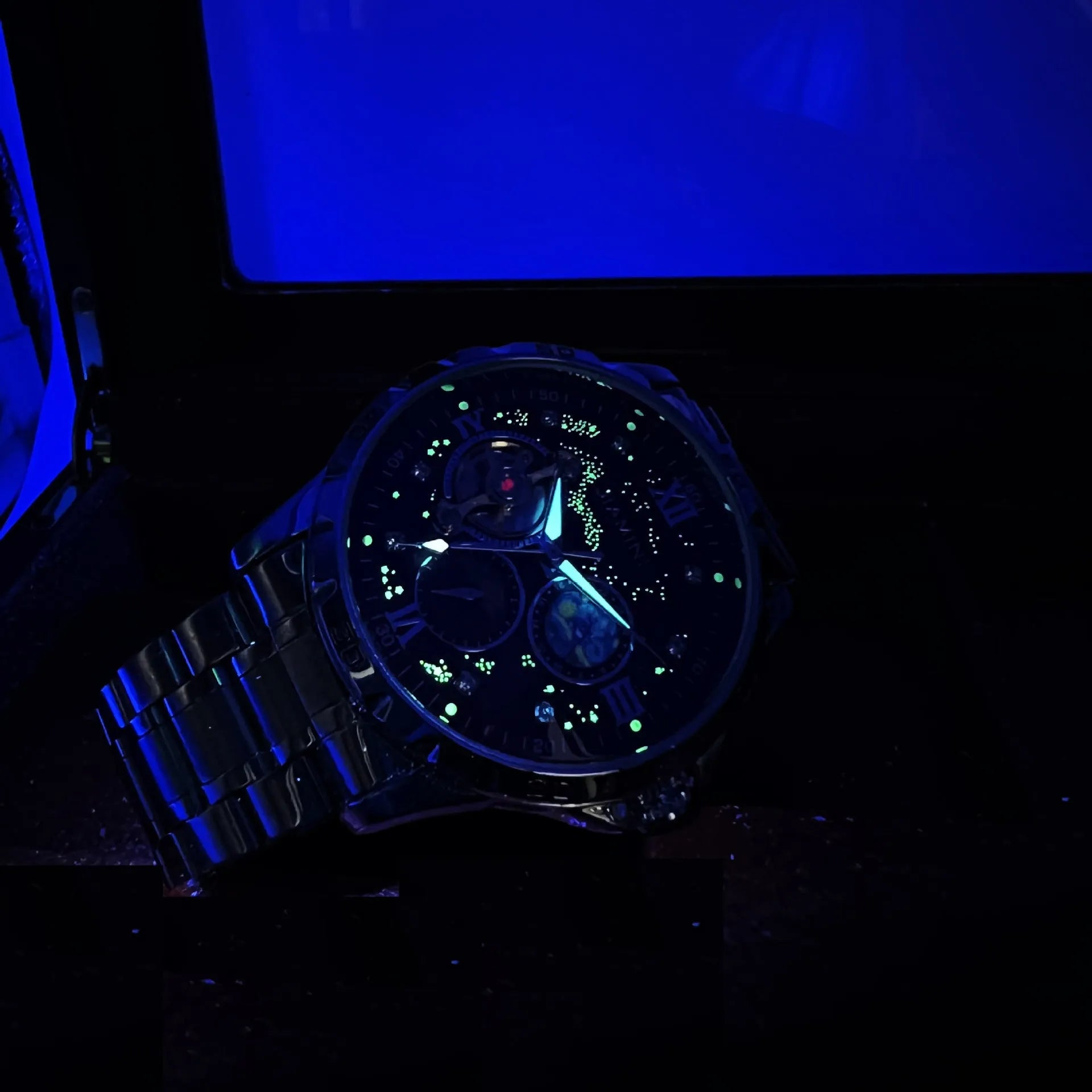 Men's automatic mechanical watch with rose gold shell case and large black dial, 12mm thickness