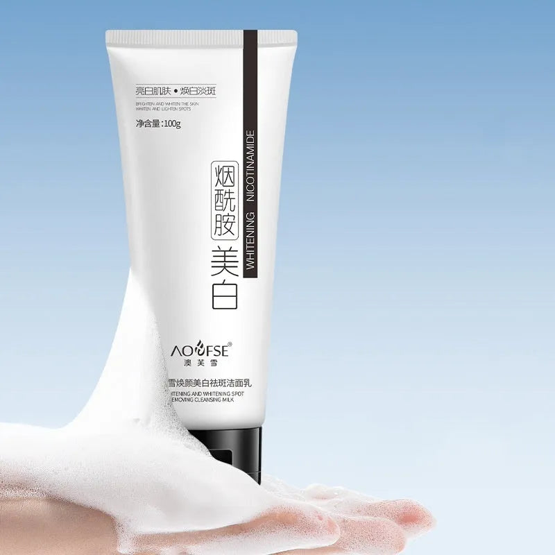 White whitening freckle removing facial cleanser bottle 100ml for pore cleansing