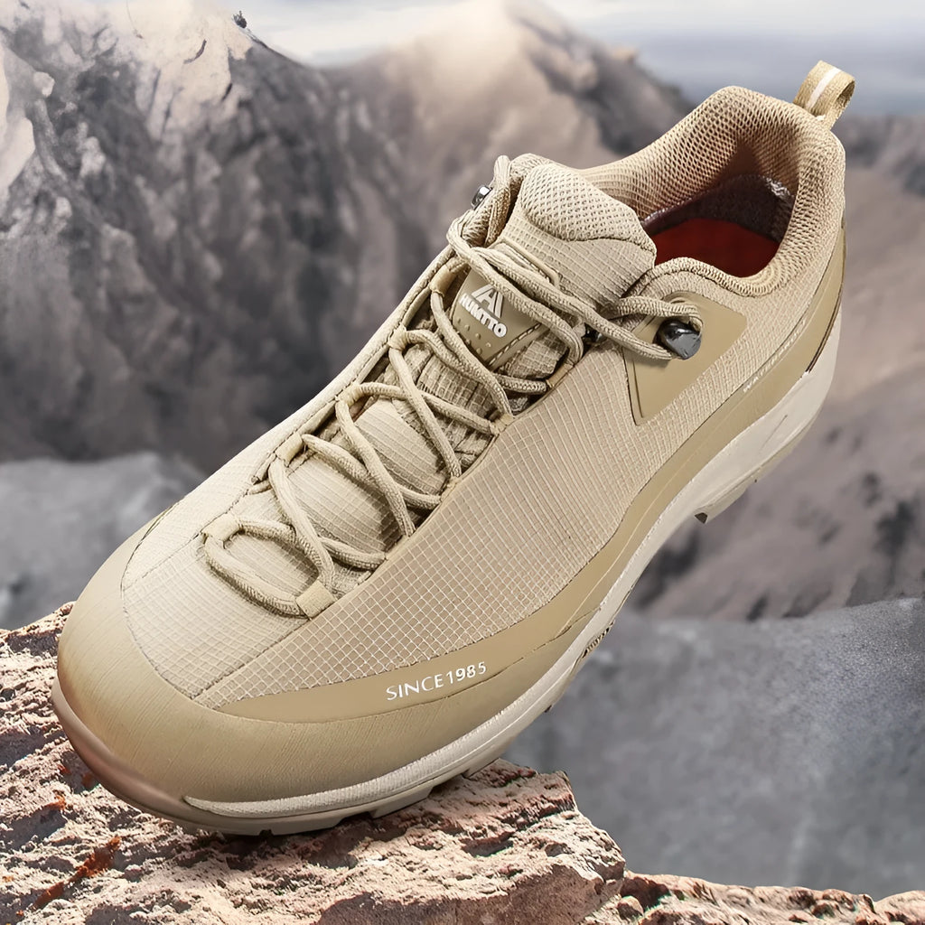 Men's low-top mountain climbing shoes with leather mesh uppers and non-slip rubber outsoles