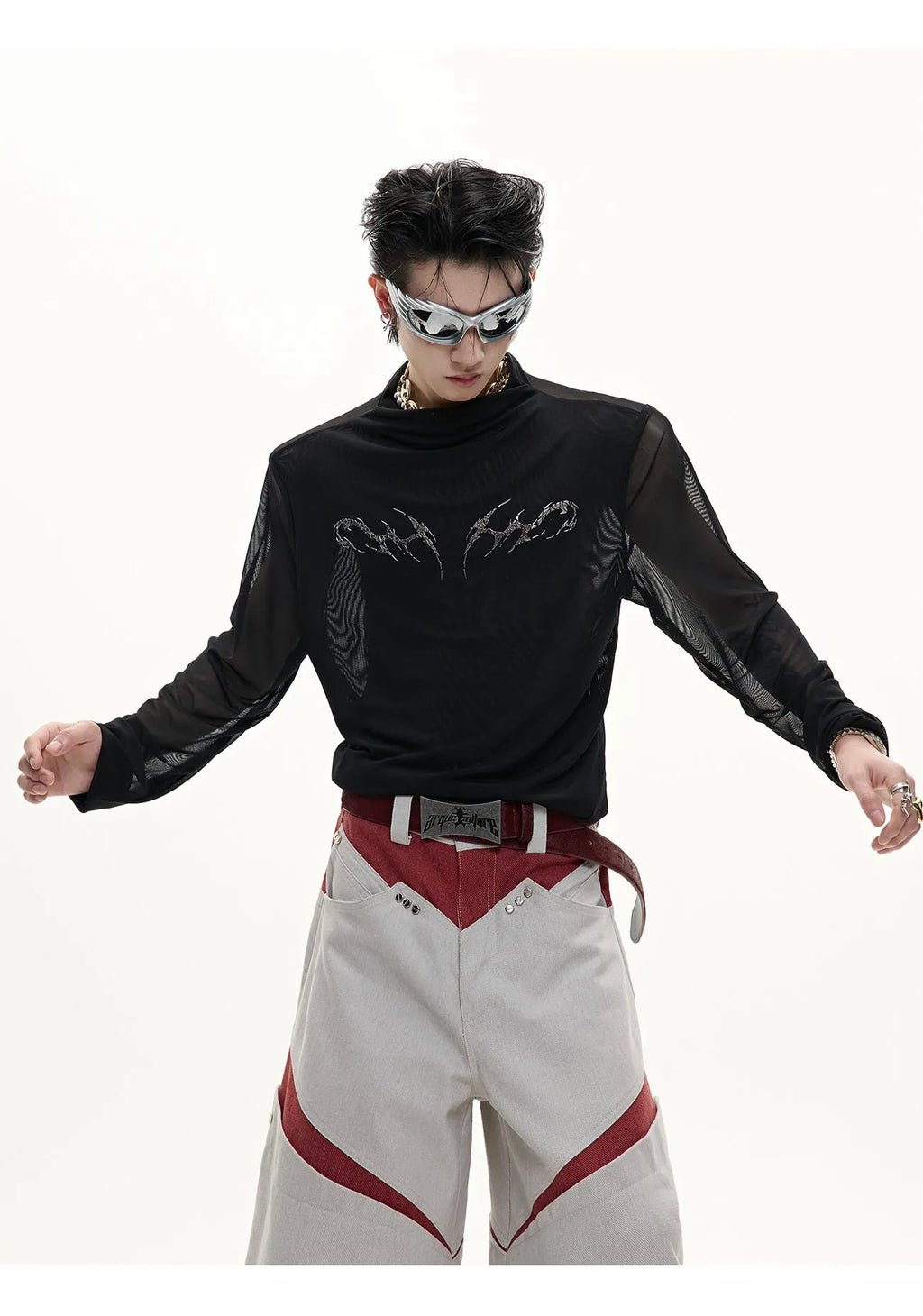Slim fit black mesh bottoming shirt with long sleeves on a mannequin