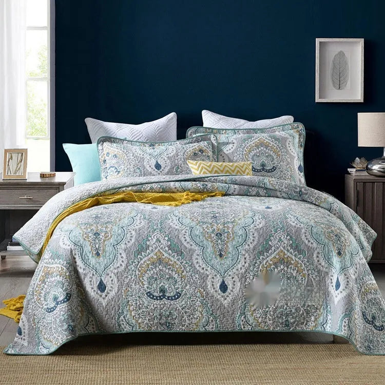 Quilted cotton bed cover set with pillowcases in American style pattern