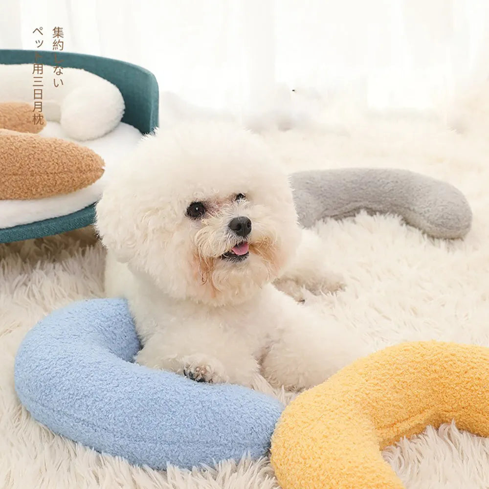U-shaped cat pillow with adjustable collar in blue colour on blanket