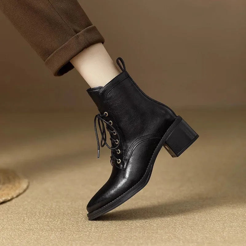 Women's black pointed-toe ankle boots with 5.5cm heel and artificial PU upper material