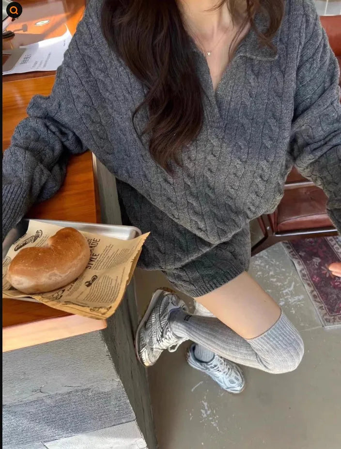 Women's knitted suit set with cable knit sweater and elastic waist shorts in acrylic fabric