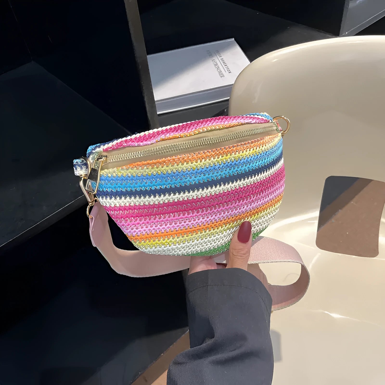 Women's woven straw beach bag with single shoulder strap in blue or pink