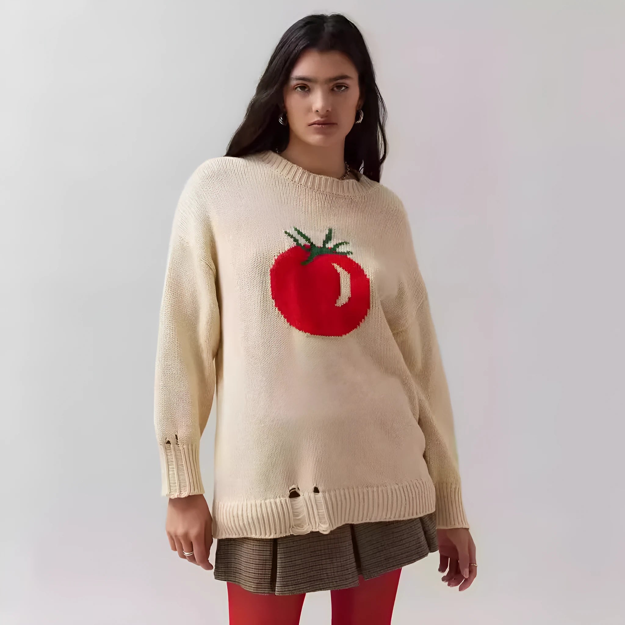 Women's loose-fitting milky white acrylic Jacquard pullover sweater with a round neck and long sleeves.