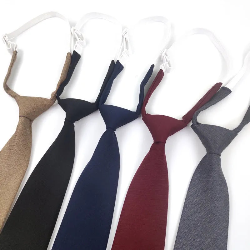 Men's solid colour cotton bow tie in arrow style measuring 35x7cm