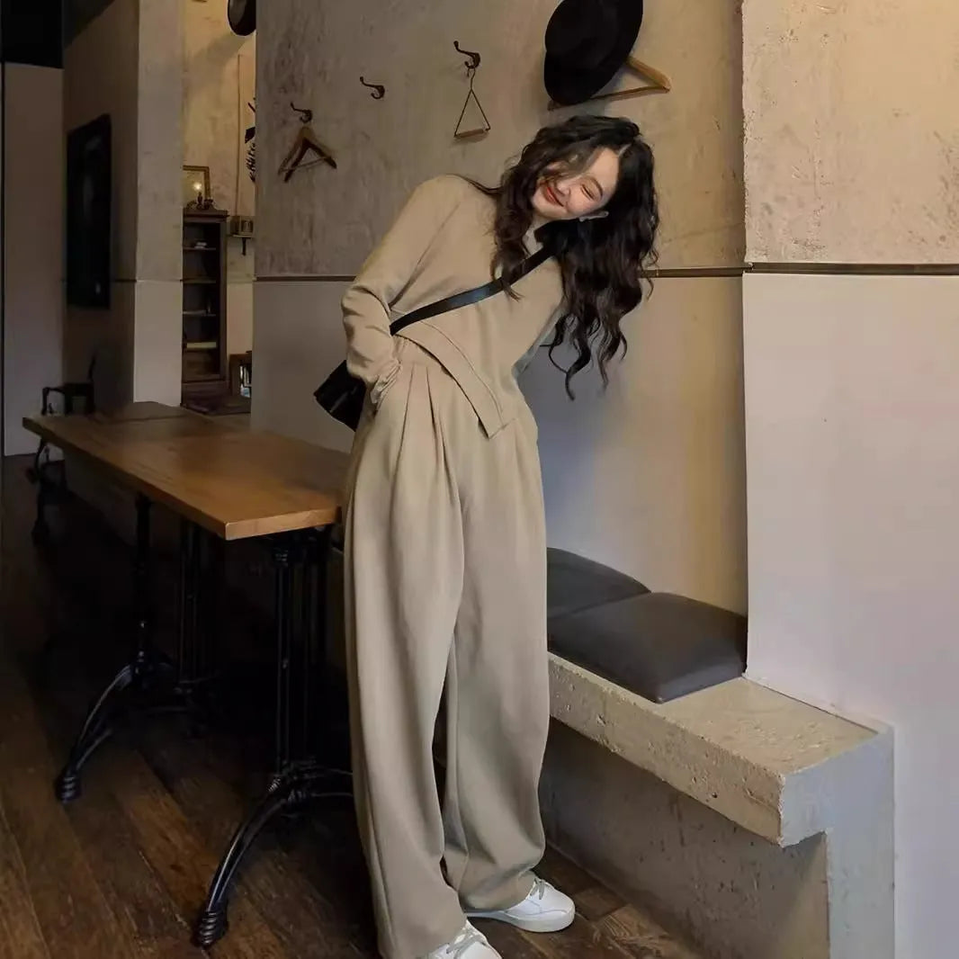 Women's loose casual sports suit set in solid colour with top and trousers, splicing detail, khaki or brown options