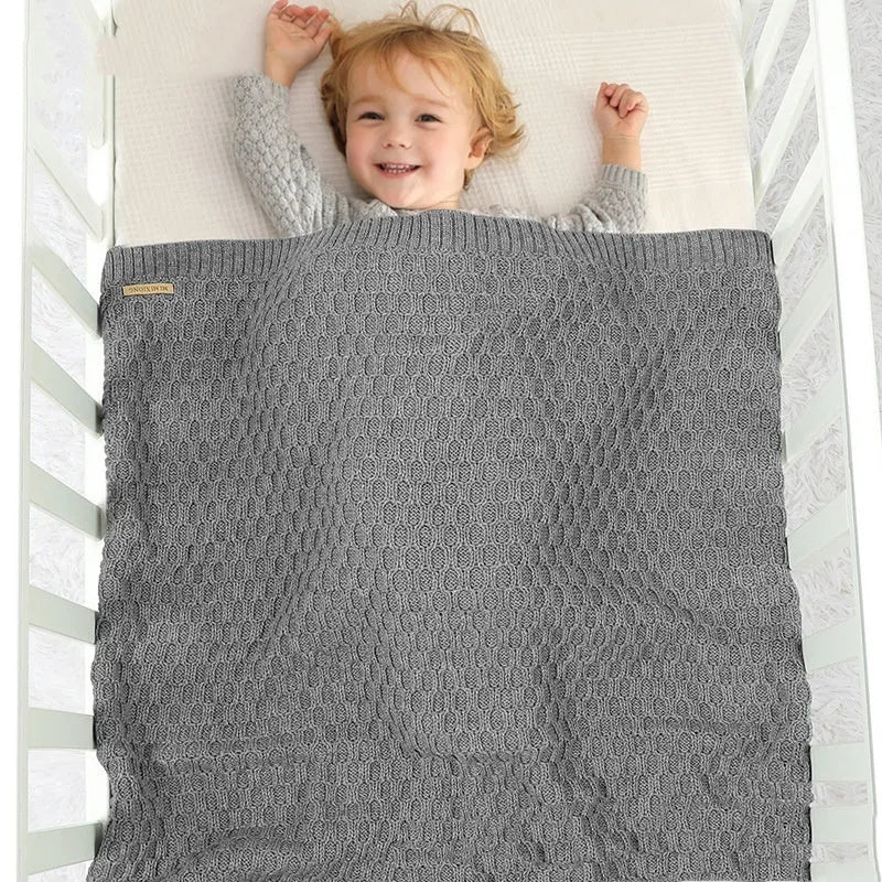 Solid colour acrylic infant hug blanket with three-dimensional lines, 70×90cm size
