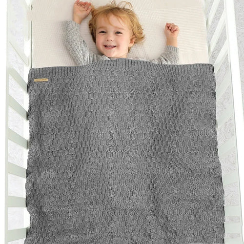 Solid colour acrylic infant hug blanket with three-dimensional lines, 70×90cm size